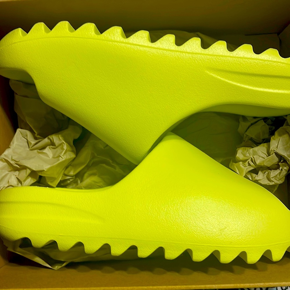 Yeezy Slides Brand New